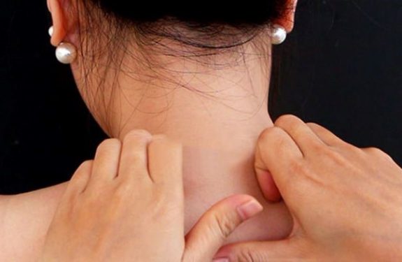 Massage giúp giãn cơ, tăng cường lưu thông khí huyết đến vùng vai gáy