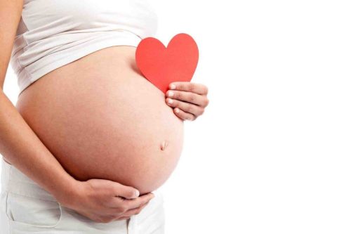 Việc duy trì một chế độ ăn lành mạnh và cân đối đóng vai trò quan trọng trong việc bảo vệ sức khỏe của mẹ và thai nhi